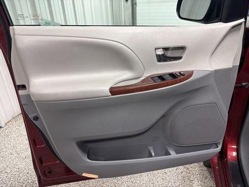 2013 Toyota Sienna XLE