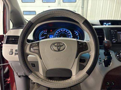 2013 Toyota Sienna XLE