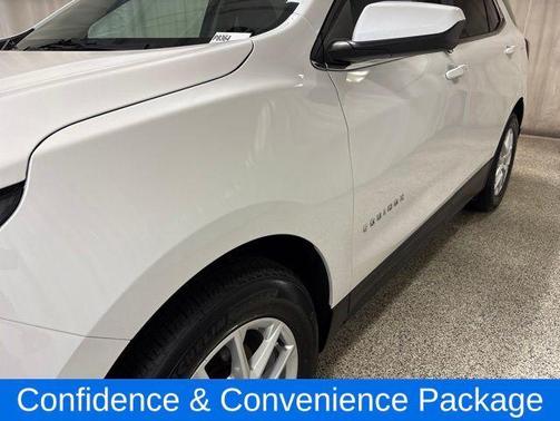 Iridescent Pearl Tricoat 2023 Chevrolet Equinox 1LT
