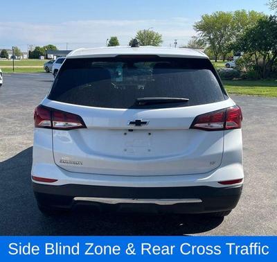 Iridescent Pearl Tricoat 2023 Chevrolet Equinox 1LT