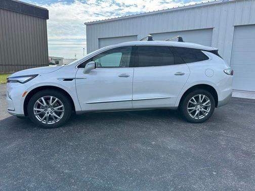 2022 Buick Enclave Essence