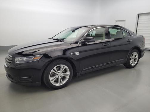 Photo 2 of 33 of 2018 Ford Taurus SEL