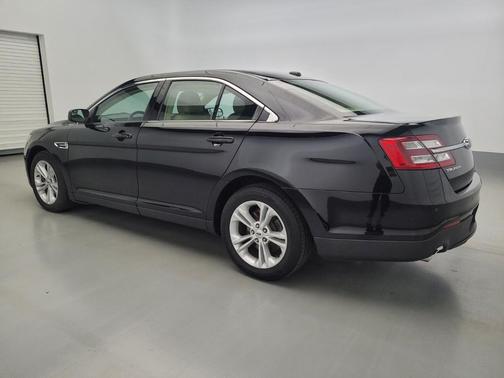 Photo 3 of 33 of 2018 Ford Taurus SEL