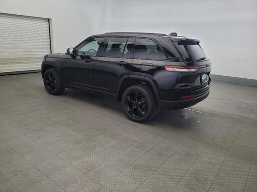 Diamond Black Crystal Pearlcoat 2023 Jeep Grand Cherokee Altitude