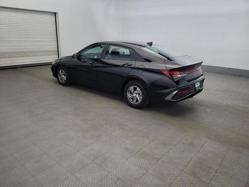 Abyss Black 2025 Hyundai ELANTRA SE