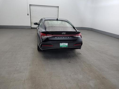 Abyss Black 2025 Hyundai ELANTRA SE