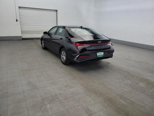 Abyss Black 2025 Hyundai ELANTRA SE