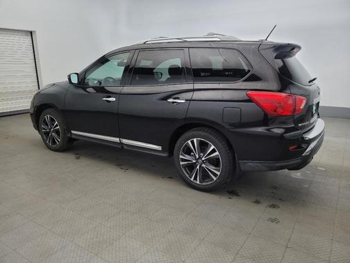 Magnetic Black Metallic 2017 Nissan Pathfinder Platinum