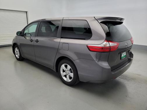 Photo 5 of 33 of 2017 Toyota Sienna L