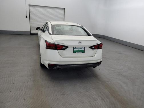 White 2020 Nissan Altima SR FWD