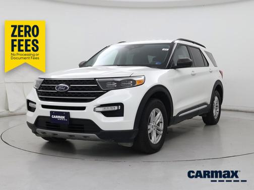 White 2023 Ford Explorer XLT