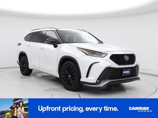 White 2023 Toyota Highlander XSE