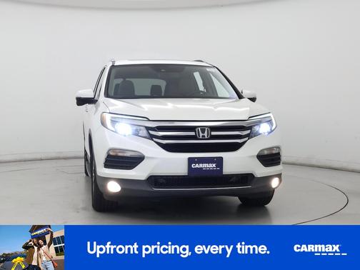 White 2017 Honda Pilot Touring