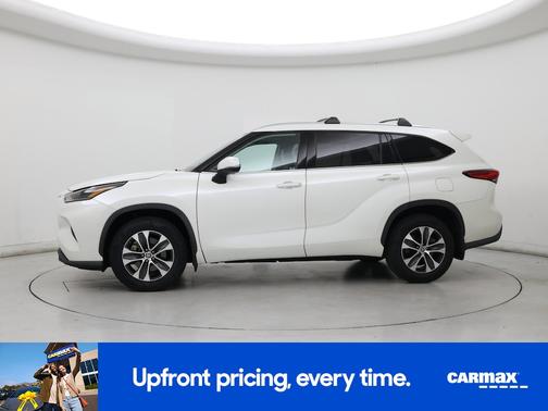 White 2021 Toyota Highlander XLE