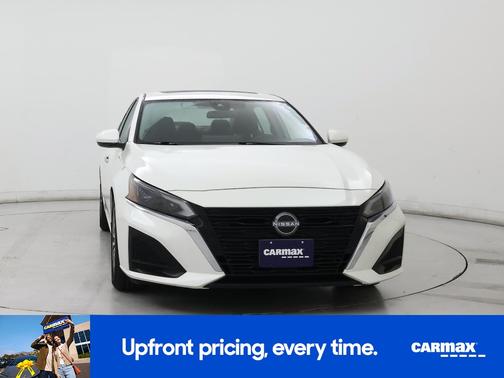 White 2023 Nissan Altima SV