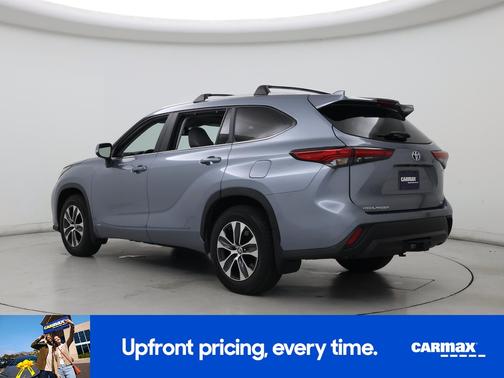 Blue 2023 Toyota Highlander Hybrid XLE
