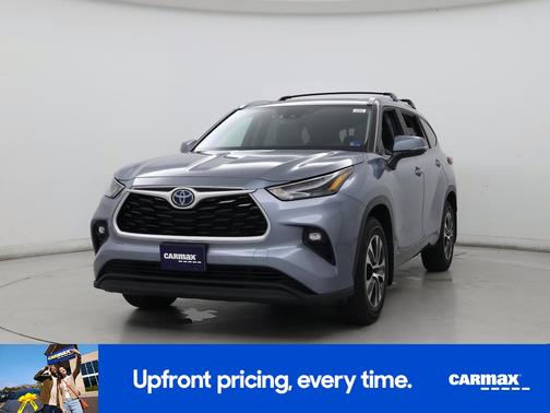 Blue 2023 Toyota Highlander Hybrid XLE