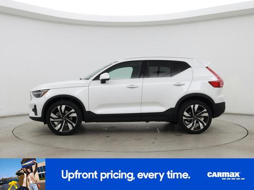 2024 Volvo XC40 B5 Plus Bright Theme