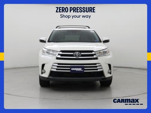 White 2019 Toyota Highlander XLE