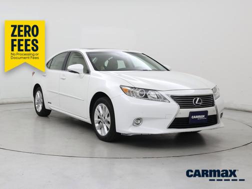 White 2015 Lexus ES 300h