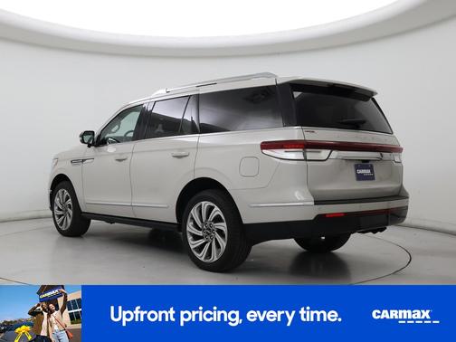 White 2024 Lincoln Navigator Reserve