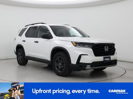 White 2025 Honda Pilot Trailsport