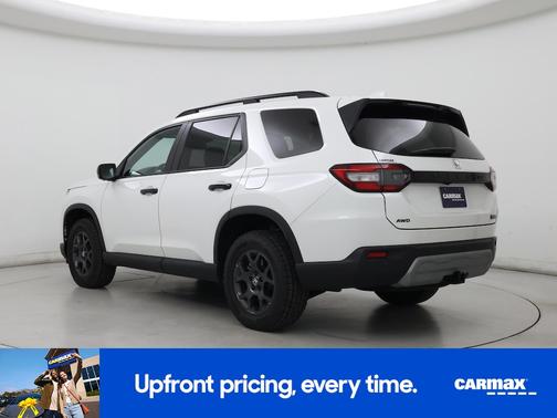 White 2025 Honda Pilot Trailsport