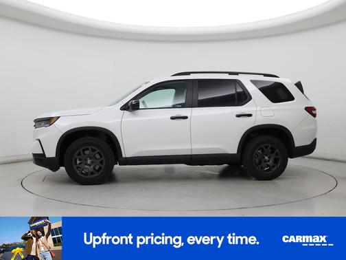 White 2025 Honda Pilot Trailsport