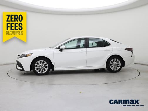 White 2023 Toyota Camry SE