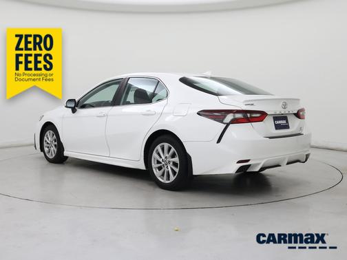 White 2023 Toyota Camry SE
