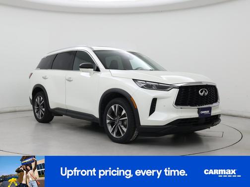 White 2023 INFINITI QX60 Luxe
