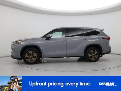 Gray 2022 Toyota Highlander Hybrid XLE Bronze