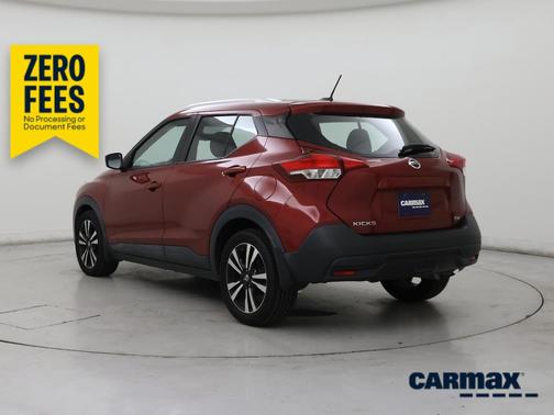 Red 2019 Nissan Kicks SV