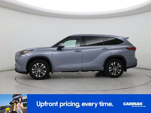Blue 2021 Toyota Highlander Hybrid XLE