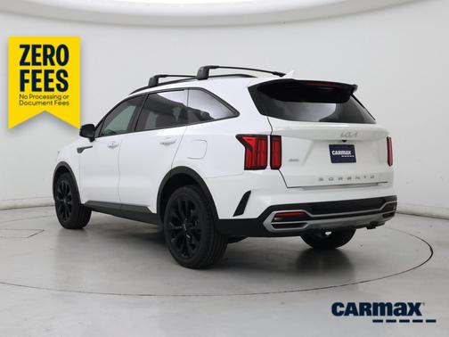 White 2022 Kia Sorento SX