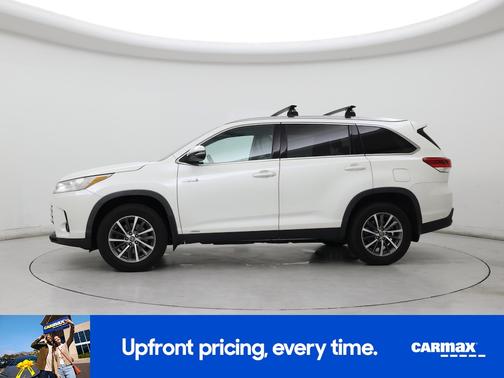 White 2019 Toyota Highlander Hybrid XLE