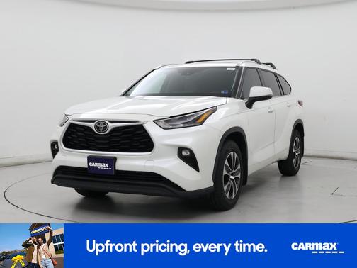White 2021 Toyota Highlander XLE