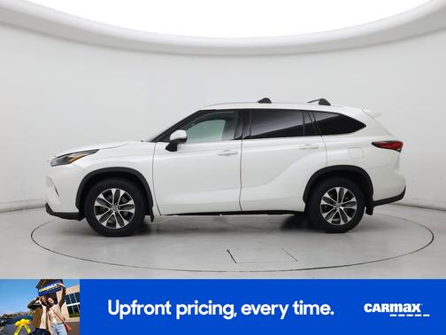 White 2021 Toyota Highlander XLE