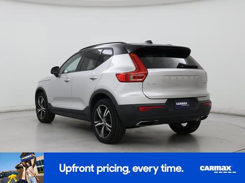 Gray 2019 Volvo XC40 T5 R-Design
