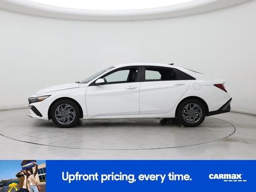 White 2024 Hyundai ELANTRA SEL