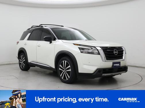 White 2023 Nissan Pathfinder Platinum