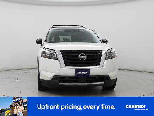 White 2023 Nissan Pathfinder Platinum