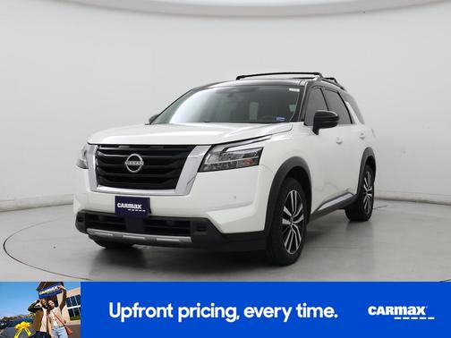 White 2023 Nissan Pathfinder Platinum