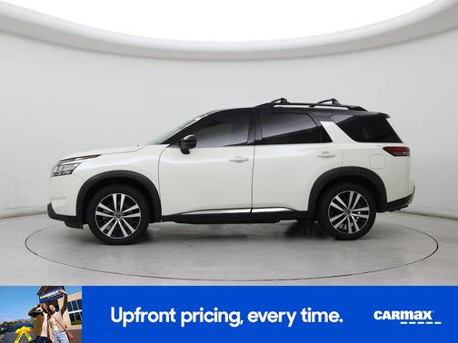 White 2023 Nissan Pathfinder Platinum