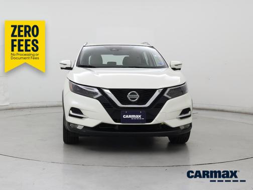 White 2022 Nissan Rogue Sport SL