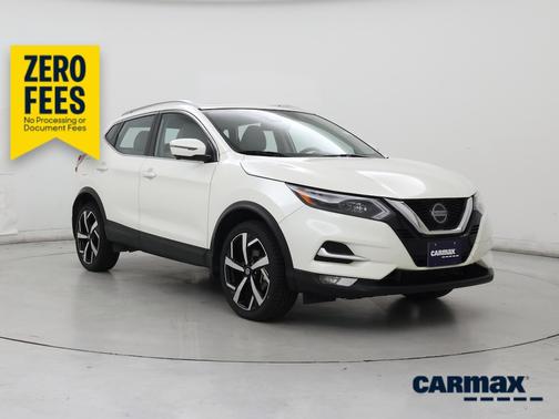 White 2022 Nissan Rogue Sport SL