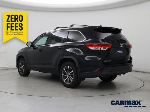 Black 2017 Toyota Highlander XLE