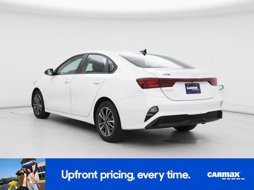 White 2023 Kia Forte LXS