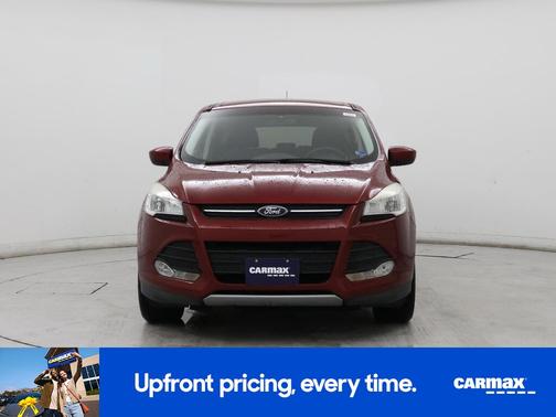 Red 2015 Ford Escape SE