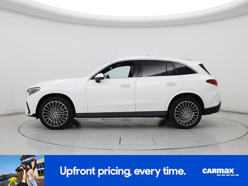 White 2023 Mercedes-Benz GLC 300
